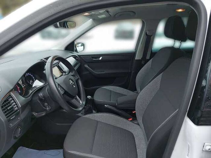SKODA Fabia Ambition*PDC*NAVI*ACC