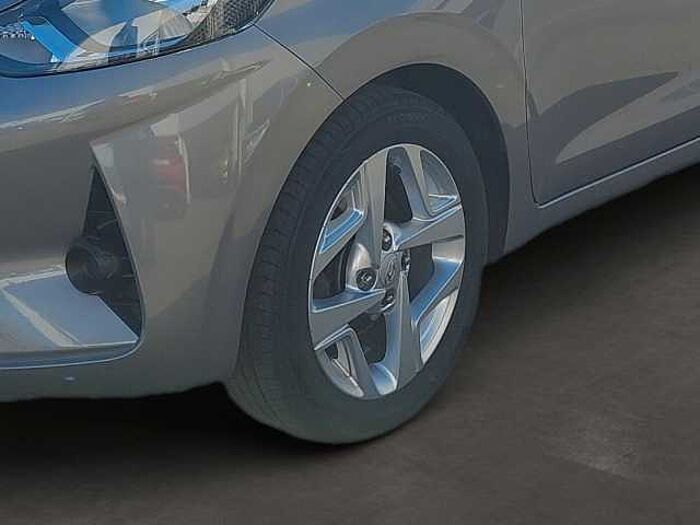 Hyundai i10 Intro Edition*NAVI*SHZG*