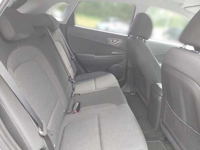 Hyundai Kona Advantage Elektro 2WD/Wärmepumpe/Navi